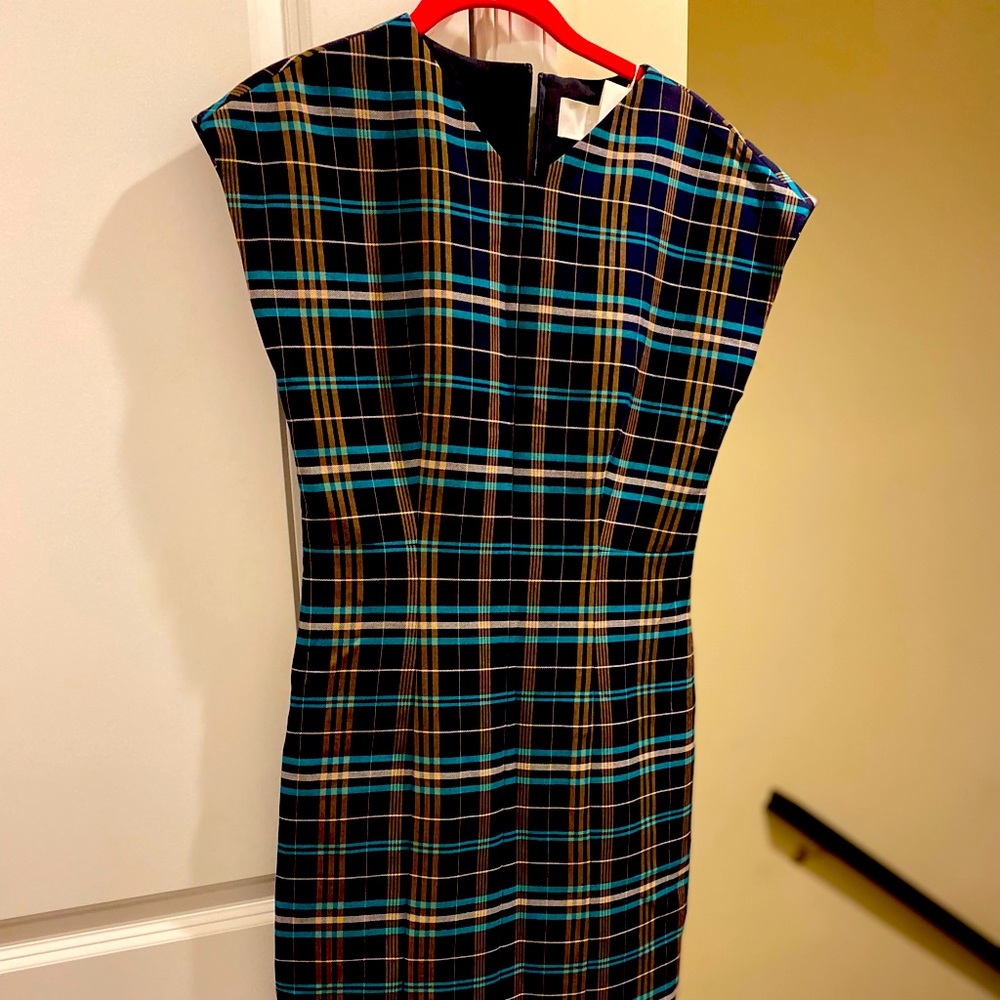 New Hugo Boss Midi dress. Slimming & bold colors